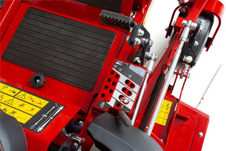 Traktorek Ferris ZERO-SKRĘT IS2600 deck 132cm