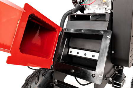 ROZDRABNIACZ SPALINOWY CEDRUS RB04 PRO-E REBAK DO GAŁĘZI RB 04 PRO-E 15cm / 15 KM CEDRUS RB04 PRO-E -  FASHION GARDEN - OFICJALNY DYSTRYBUTOR - AUTORYZOWANY DEALER CEDRUS