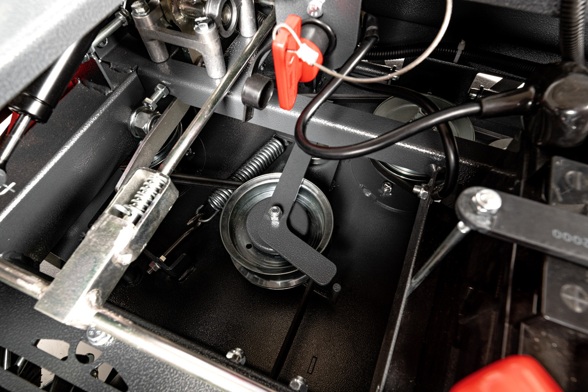 Traktorek Cedrus ZERO-SKRĘT C-TRAC-Z132 Loncin LC2P82F V-TWIN deck 132cm pol_pl_Traktorek-Cedrus-ZERO-SKRET-C-TRAC-Z132-Loncin-LC2P82F-V-TWIN-deck-132cm-22444_32